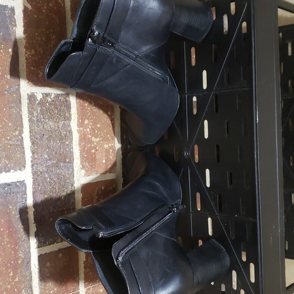 Gianni Bini booties. - Picture 6 of 8
